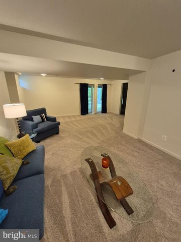 100 BLACKPOWDER LN, Fort Washington, MD 20744