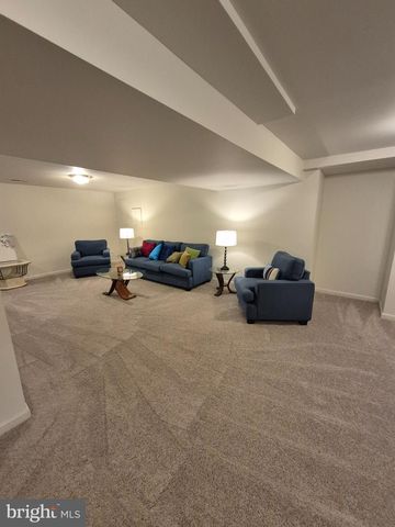 100 BLACKPOWDER LN, Fort Washington, MD 20744