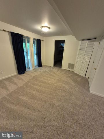 100 BLACKPOWDER LN, Fort Washington, MD 20744