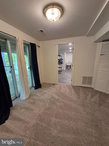 100 BLACKPOWDER LN, Fort Washington, MD 20744