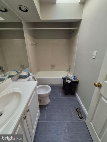 100 BLACKPOWDER LN, Fort Washington, MD 20744