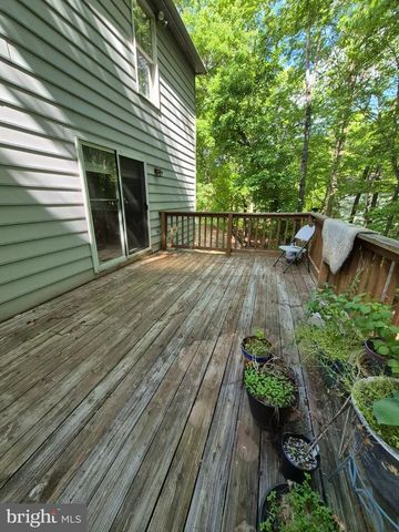 100 BLACKPOWDER LN, Fort Washington, MD 20744