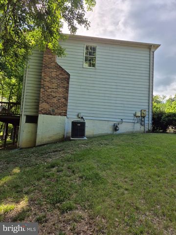 100 BLACKPOWDER LN, Fort Washington, MD 20744
