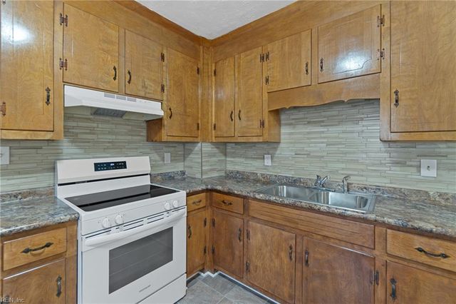 30 Kirby ST, Portsmouth, VA 23702