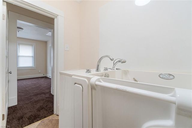 30 Kirby ST, Portsmouth, VA 23702