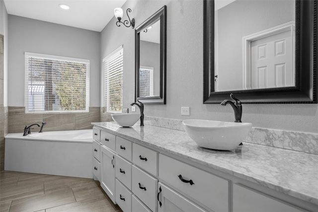 705 Lost Hunters Canyon, China Spring, TX 76633