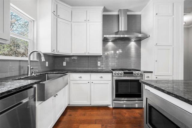 705 Lost Hunters Canyon, China Spring, TX 76633