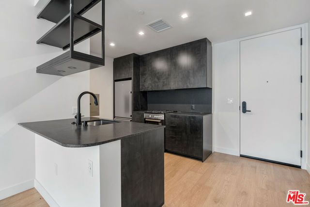 10700 Tabor Street 521, Los Angeles, CA 90034