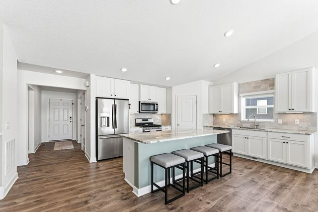 7780 207th Street W, Lakeville, MN 55044