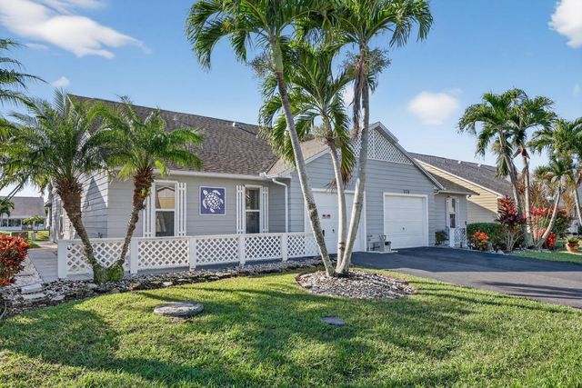 2540 SE Tropical East Circle E, Port St. Lucie, Port St Lucie, FL 34952