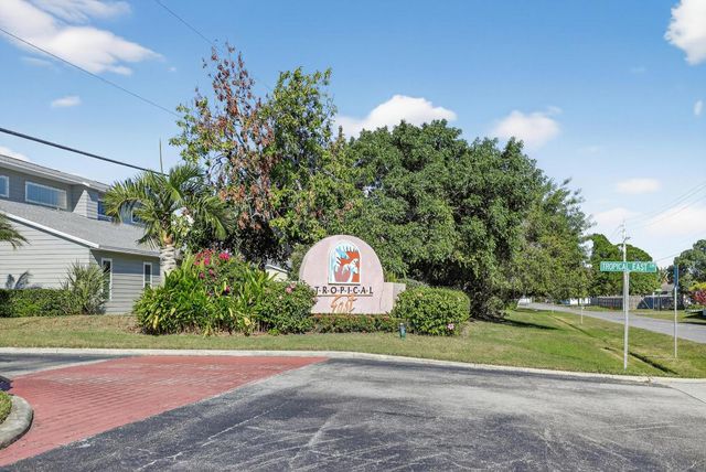 2540 SE Tropical East Circle E, Port St. Lucie, Port St Lucie, FL 34952