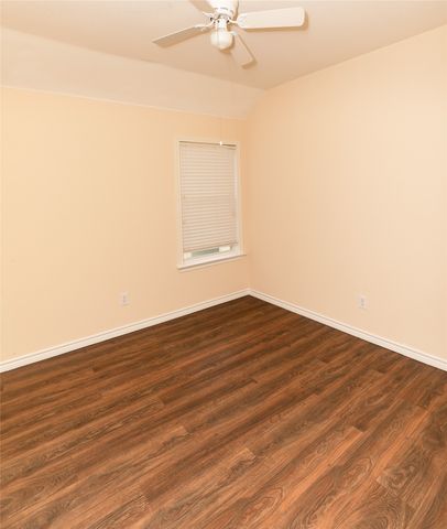 8836 Wayne Street, Cross Roads, TX 76227