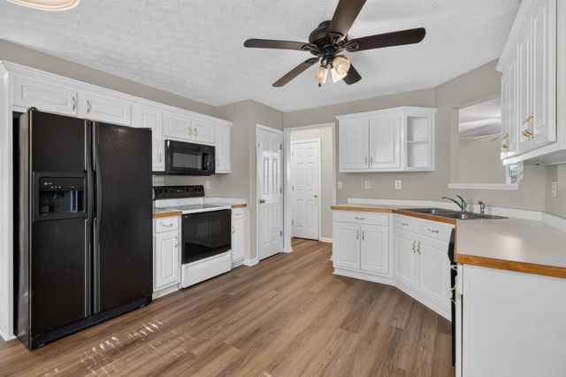 1520 Riverglen Drive, Loganville, GA 30052