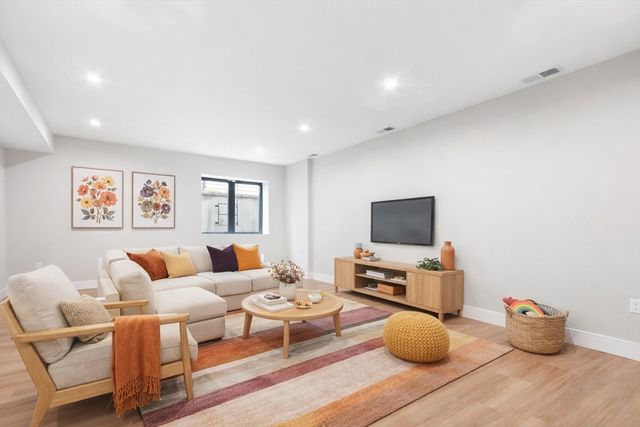 356 Linwood Ave 1, Newton, MA 02460