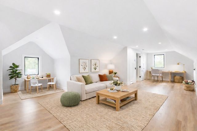 356 Linwood Ave 1, Newton, MA 02460