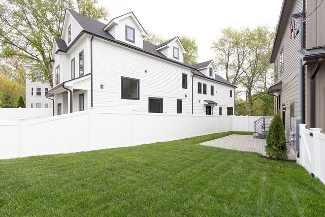 356 Linwood Ave 1, Newton, MA 02460