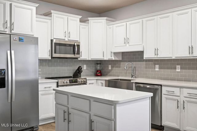 1052 Whimbrel Court, Ocean Springs, MS 39564