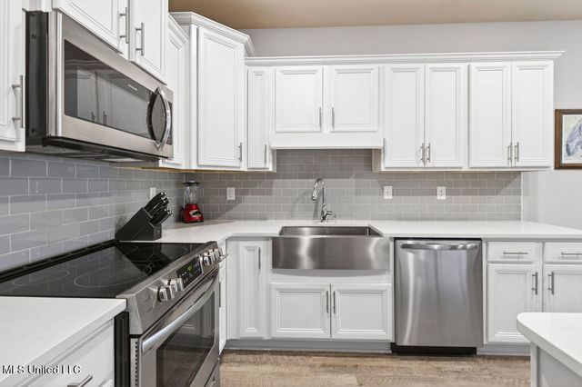 1052 Whimbrel Court, Ocean Springs, MS 39564