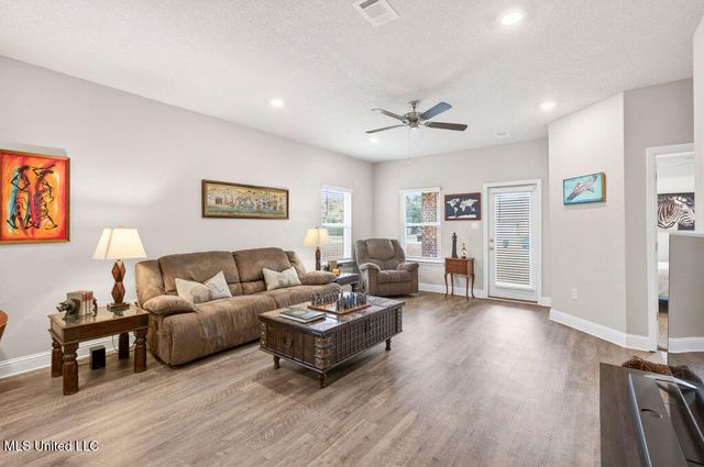 1052 Whimbrel Court, Ocean Springs, MS 39564