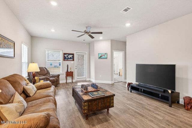 1052 Whimbrel Court, Ocean Springs, MS 39564