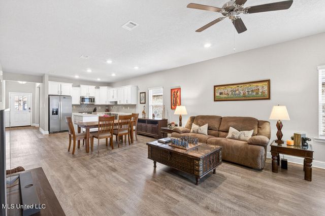 1052 Whimbrel Court, Ocean Springs, MS 39564