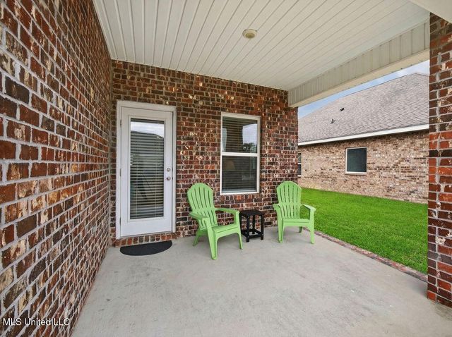 1052 Whimbrel Court, Ocean Springs, MS 39564