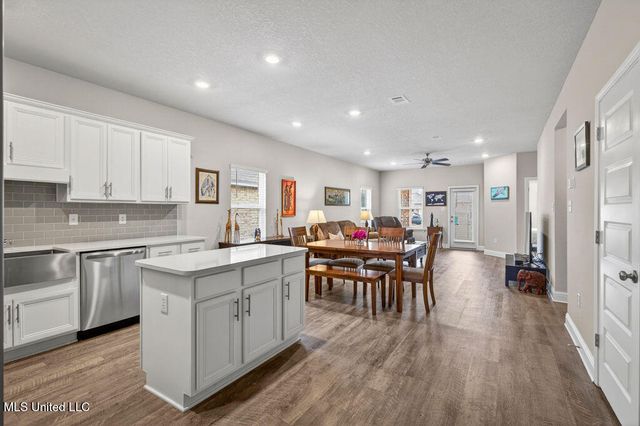 1052 Whimbrel Court, Ocean Springs, MS 39564