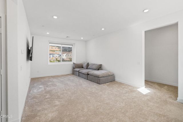 509 Snowdrop Lane, Santa Paula, CA 93060