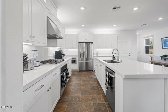 509 Snowdrop Lane, Santa Paula, CA 93060