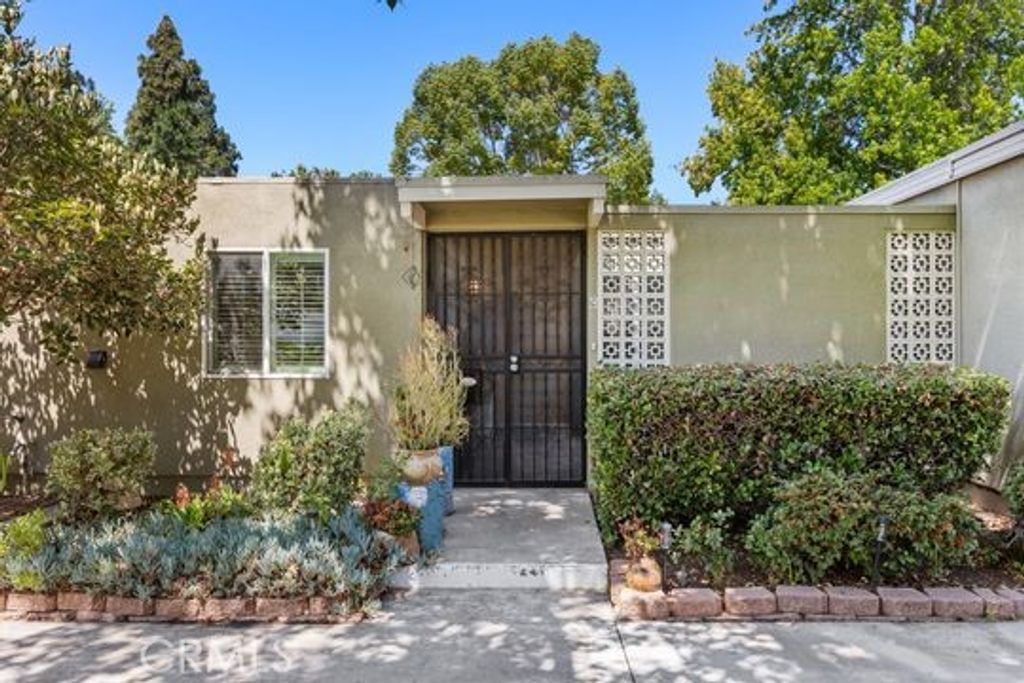 153 Avenida Majorca C C, Laguna Woods, CA 92637