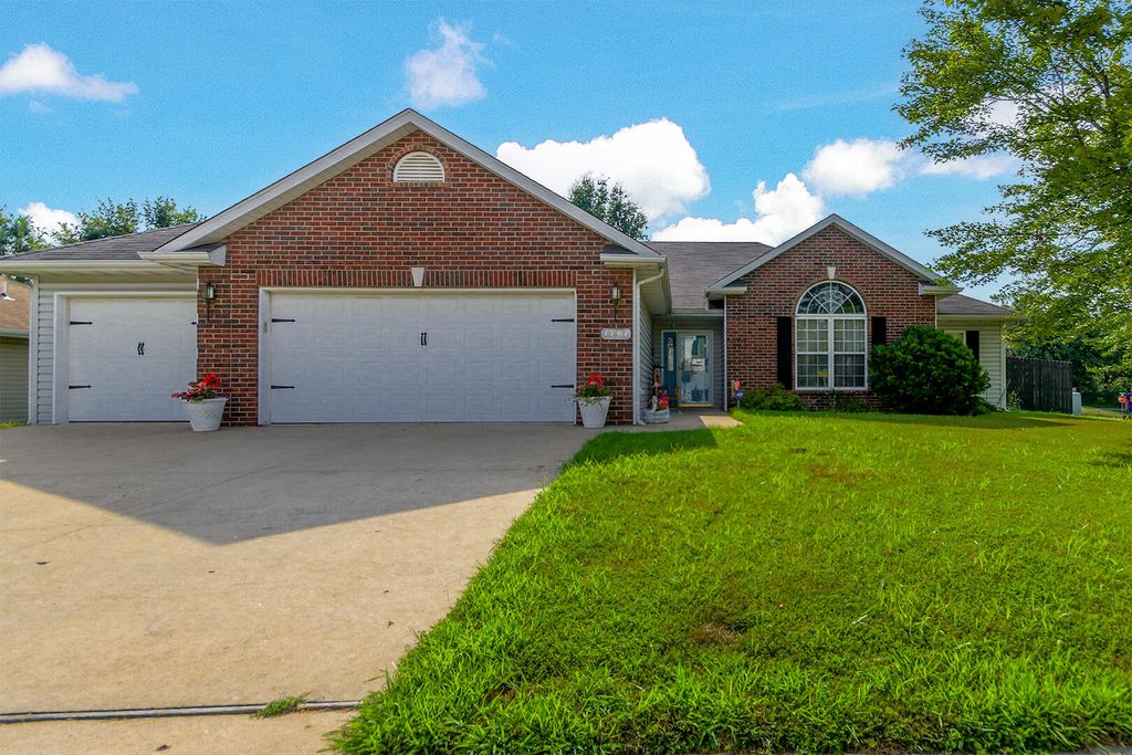 1707 WOODMOOR CT, Columbia, MO 65202