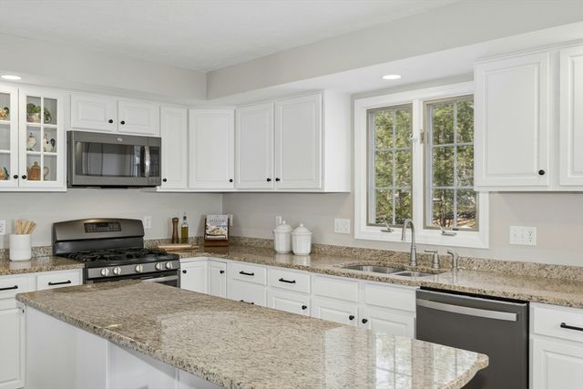 1 Heidi Lane, Grafton, MA 01519