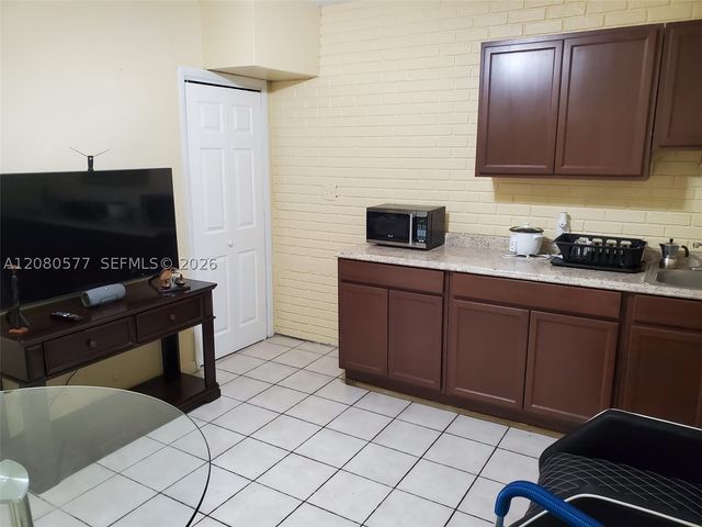 36 W 37th St, Hialeah, FL 33012