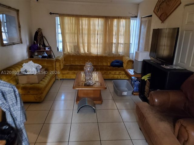 36 W 37th St, Hialeah, FL 33012