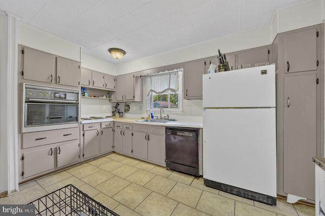933 BIG OAK RD, Yardley, PA 19067
