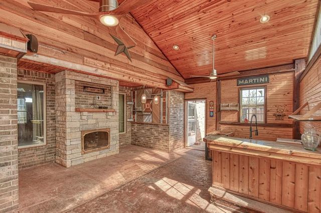 1100 Bryan Drive, Moore, OK 73160