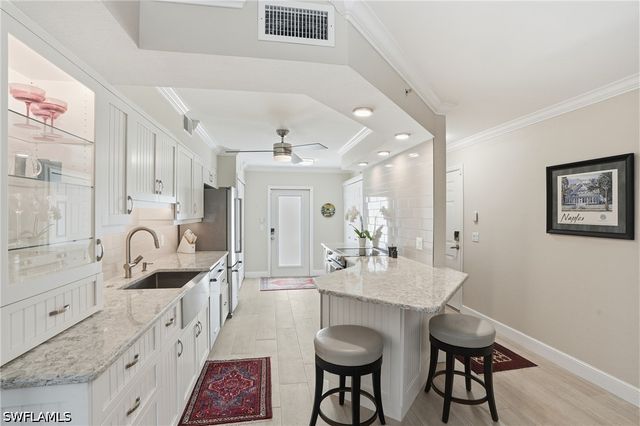4945 Cougar CT S 4, Naples, FL 34109