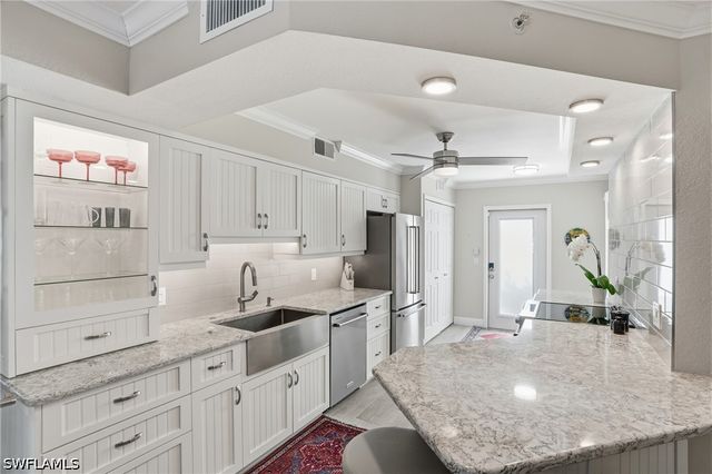 4945 Cougar CT S 4, Naples, FL 34109