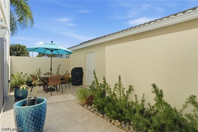 4945 Cougar CT S 4, Naples, FL 34109