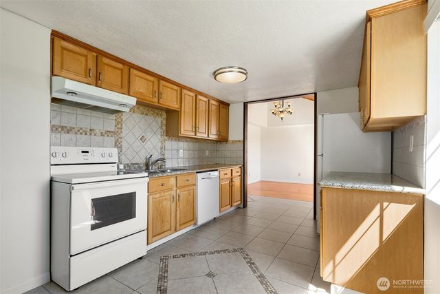 23516 20th Avenue W, Bothell, WA 98021