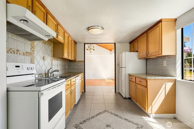 23516 20th Avenue W, Bothell, WA 98021