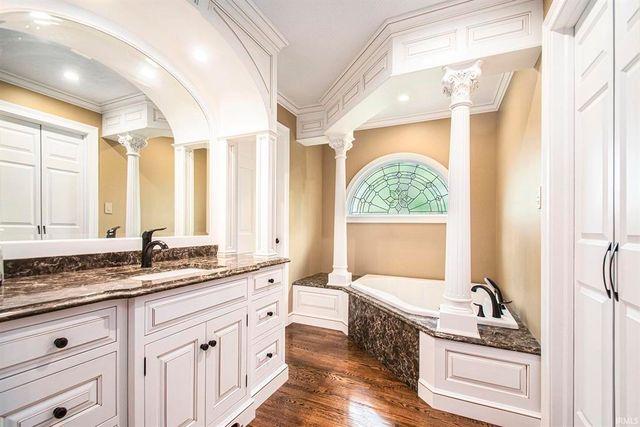 51086 Woodcliff Court, Granger, IN 46530