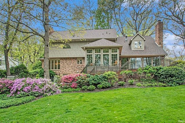 51086 Woodcliff Court, Granger, IN 46530