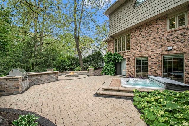 51086 Woodcliff Court, Granger, IN 46530
