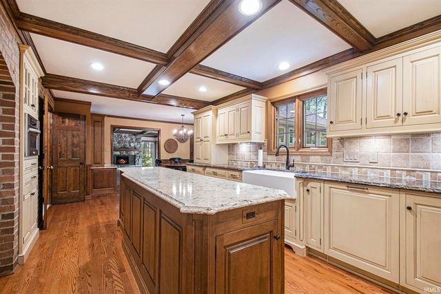 51086 Woodcliff Court, Granger, IN 46530