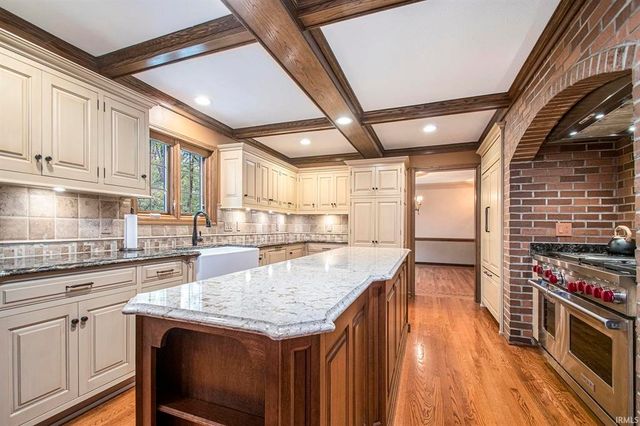51086 Woodcliff Court, Granger, IN 46530