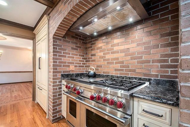 51086 Woodcliff Court, Granger, IN 46530
