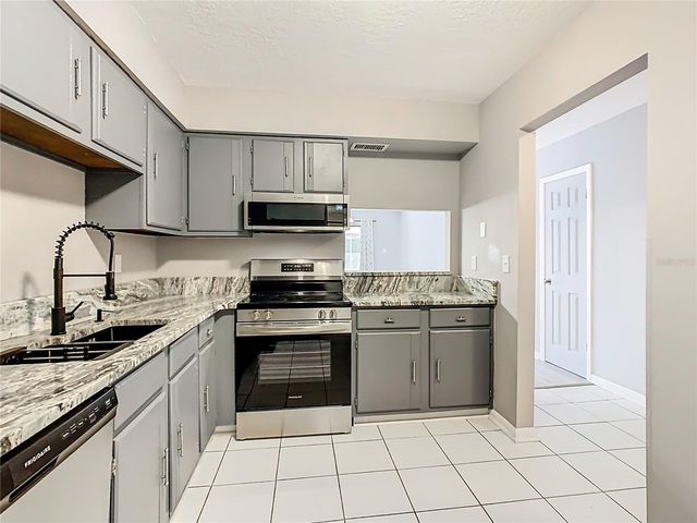 130 E JOHNSON AVENUE 206, Lake Wales, FL 33853