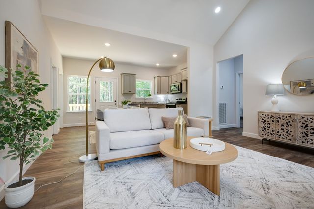 149 Lynn Lane, Charlotte, TN 37036