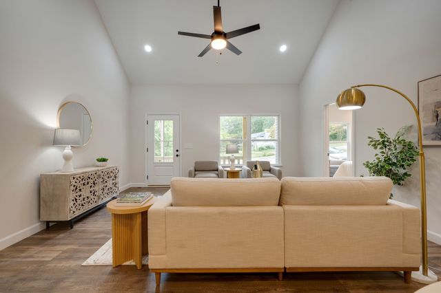 149 Lynn Lane, Charlotte, TN 37036